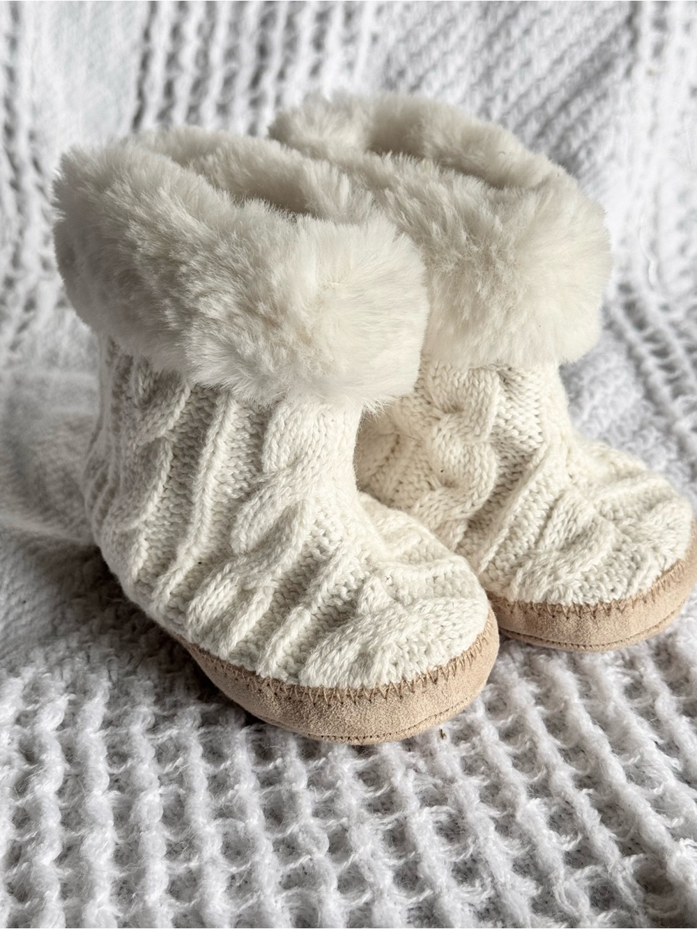 Janie and Jack Ivory Cable Knit Faux Fur Baby Booties Size 3 EUC